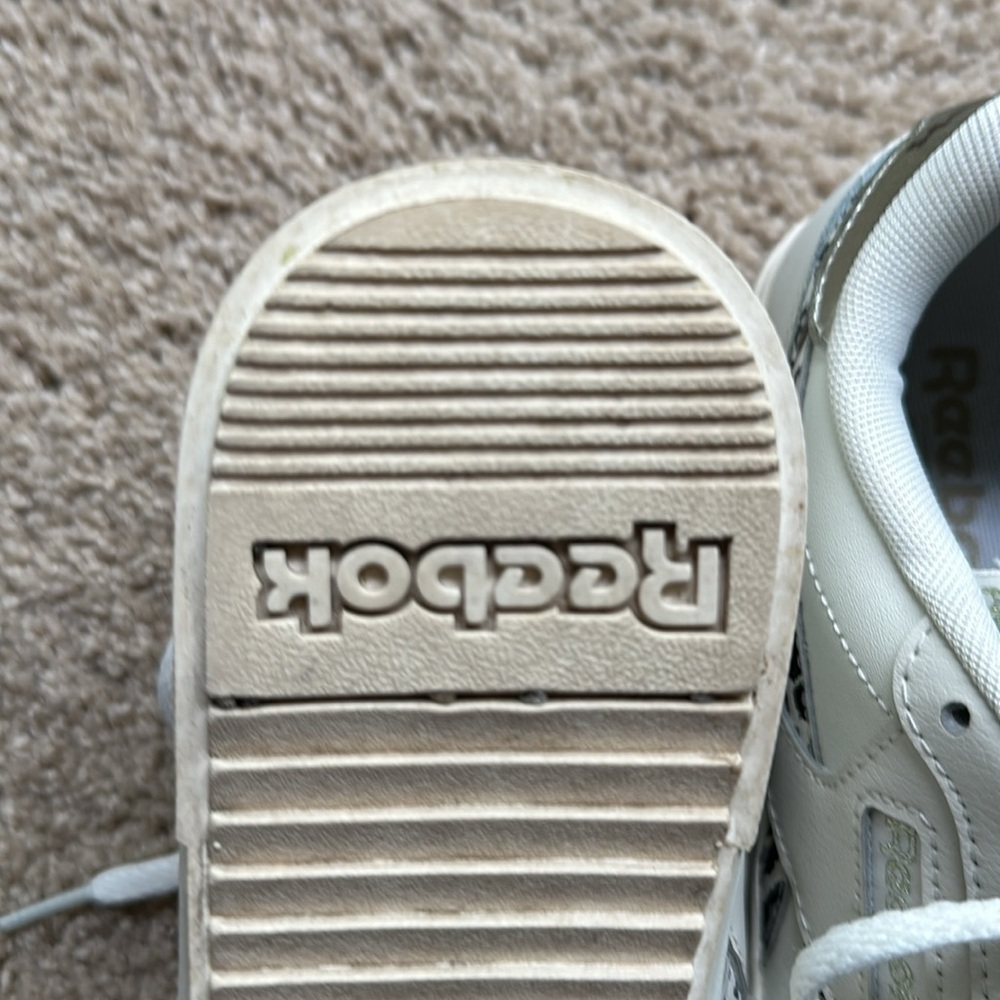 Women size 8 1/2. Off white. Reebok classic. Worn a few times. - Picture 5 of 9
